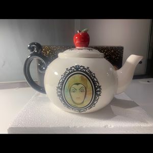 Disney Snow White/ Evil Queen Teapot